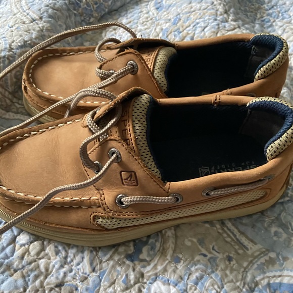 boys sperrys